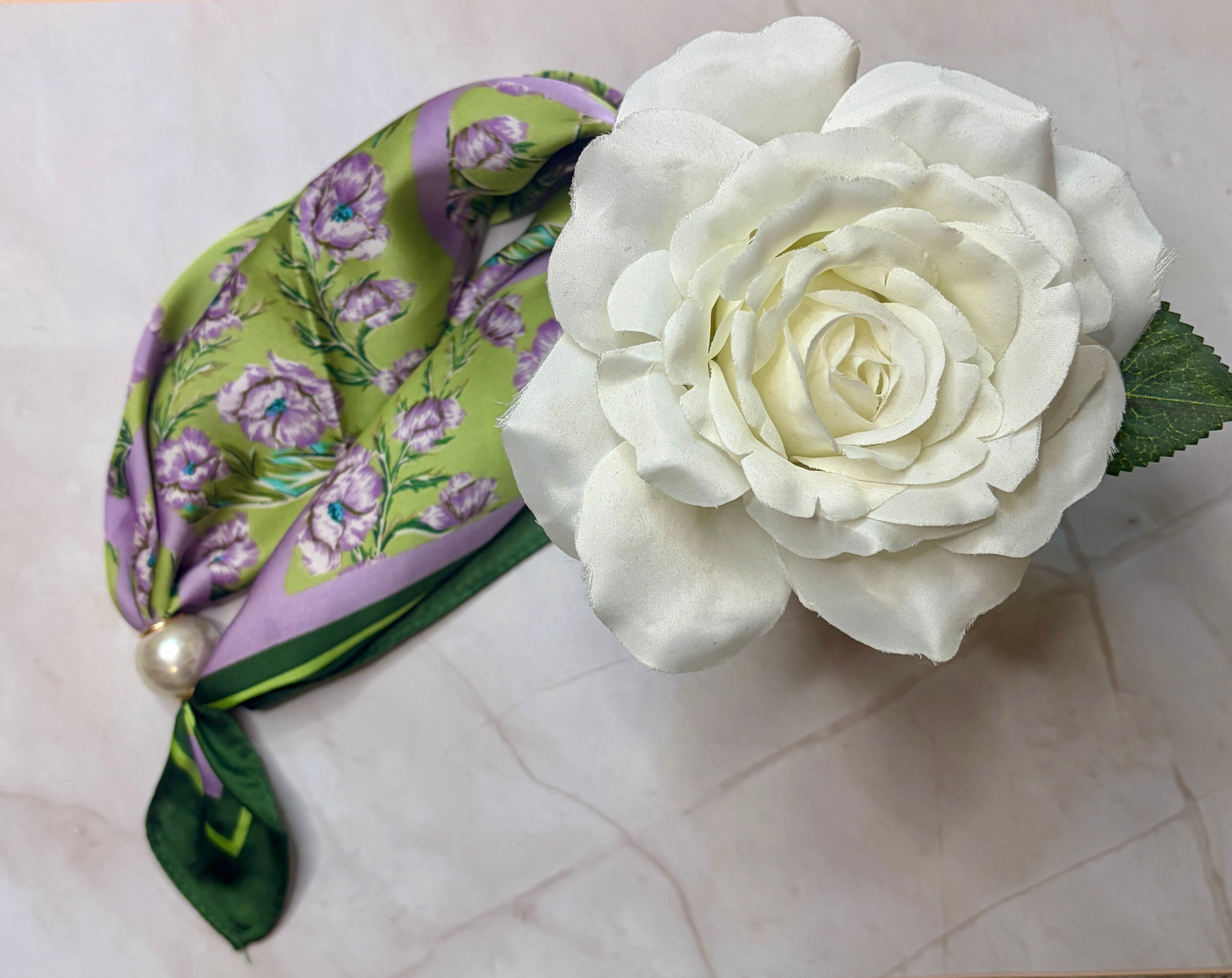 Magnet closure scarf necklace